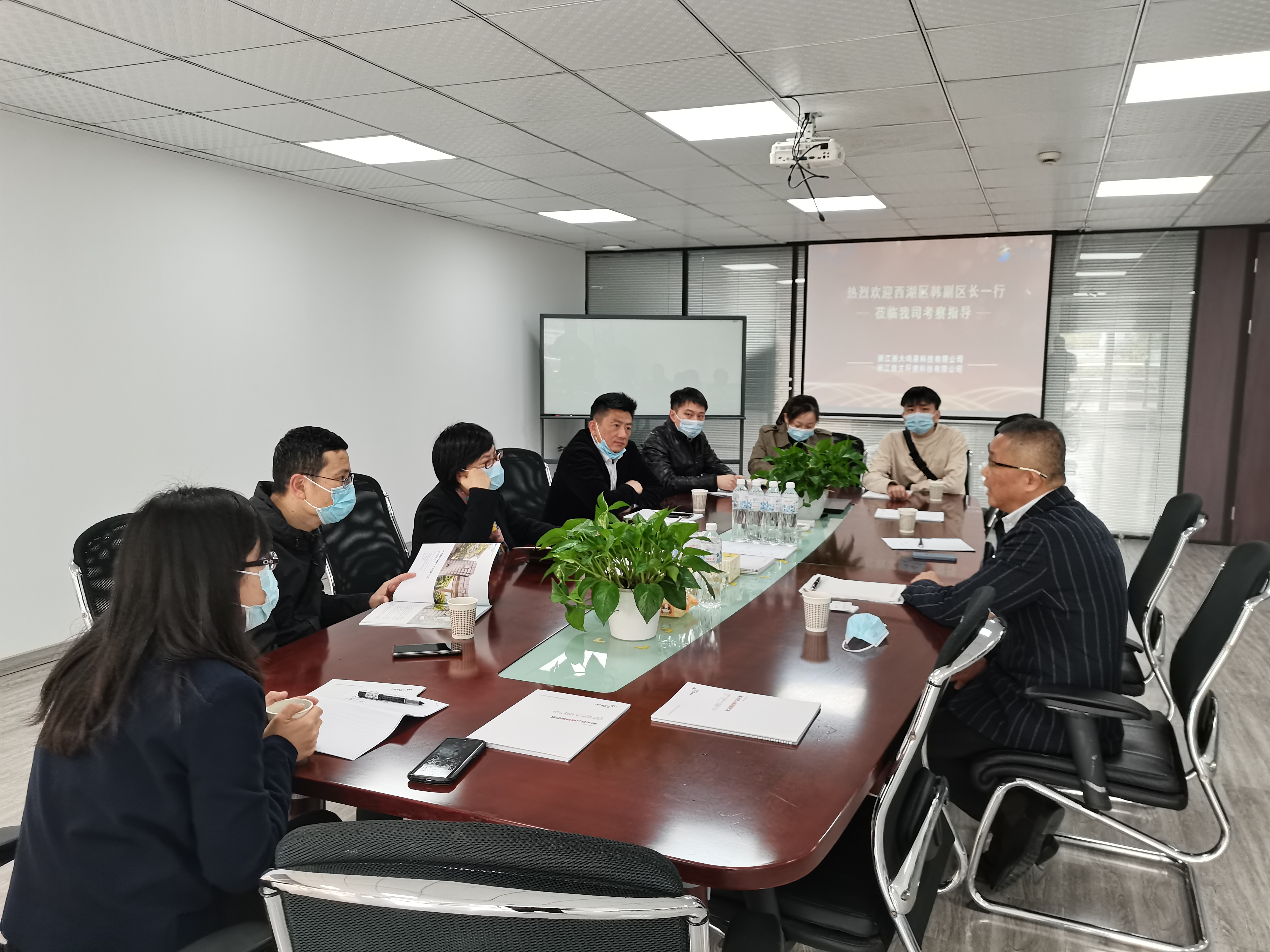 西湖区韩斌副区长一行莅临浙大彩神（中国）考察指导工作